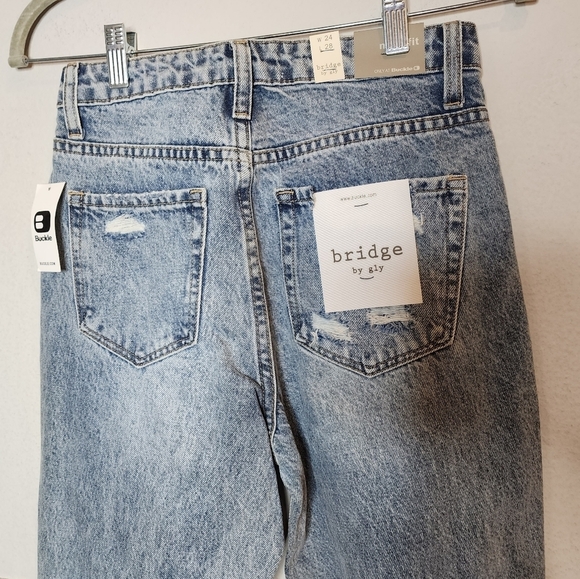 NWT Buckle Bridge By Gly highrise mom distressed jeans. Size 24 - Picture 4 of 13